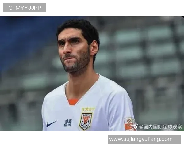 外国足球明星化身老头挑战自我引发粉丝热议与欢笑